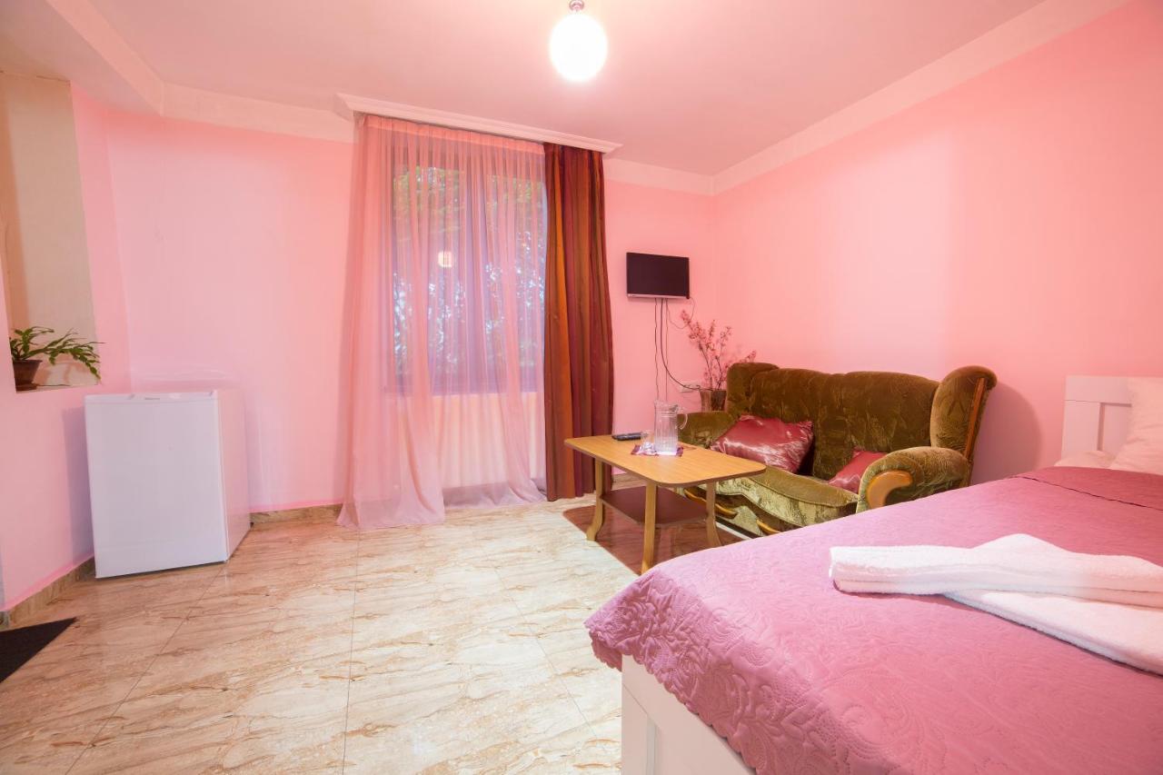 Gogichas Tower Hotel Боржоми Екстериор снимка