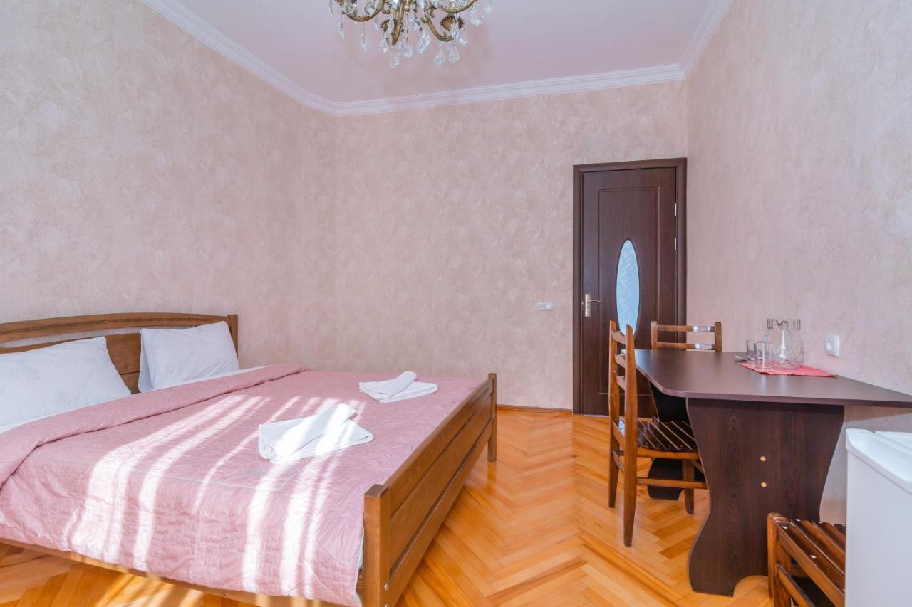 Gogichas Tower Hotel Боржоми Екстериор снимка