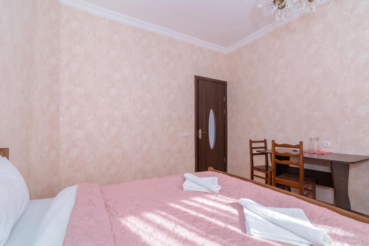 Gogichas Tower Hotel Боржоми Екстериор снимка