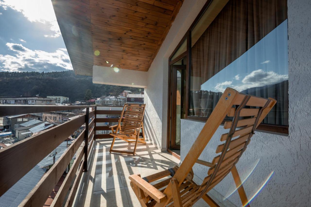 Gogichas Tower Hotel Боржоми Екстериор снимка