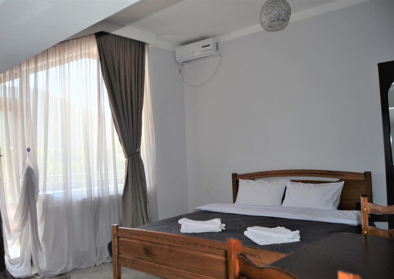 Gogichas Tower Hotel Боржоми Екстериор снимка
