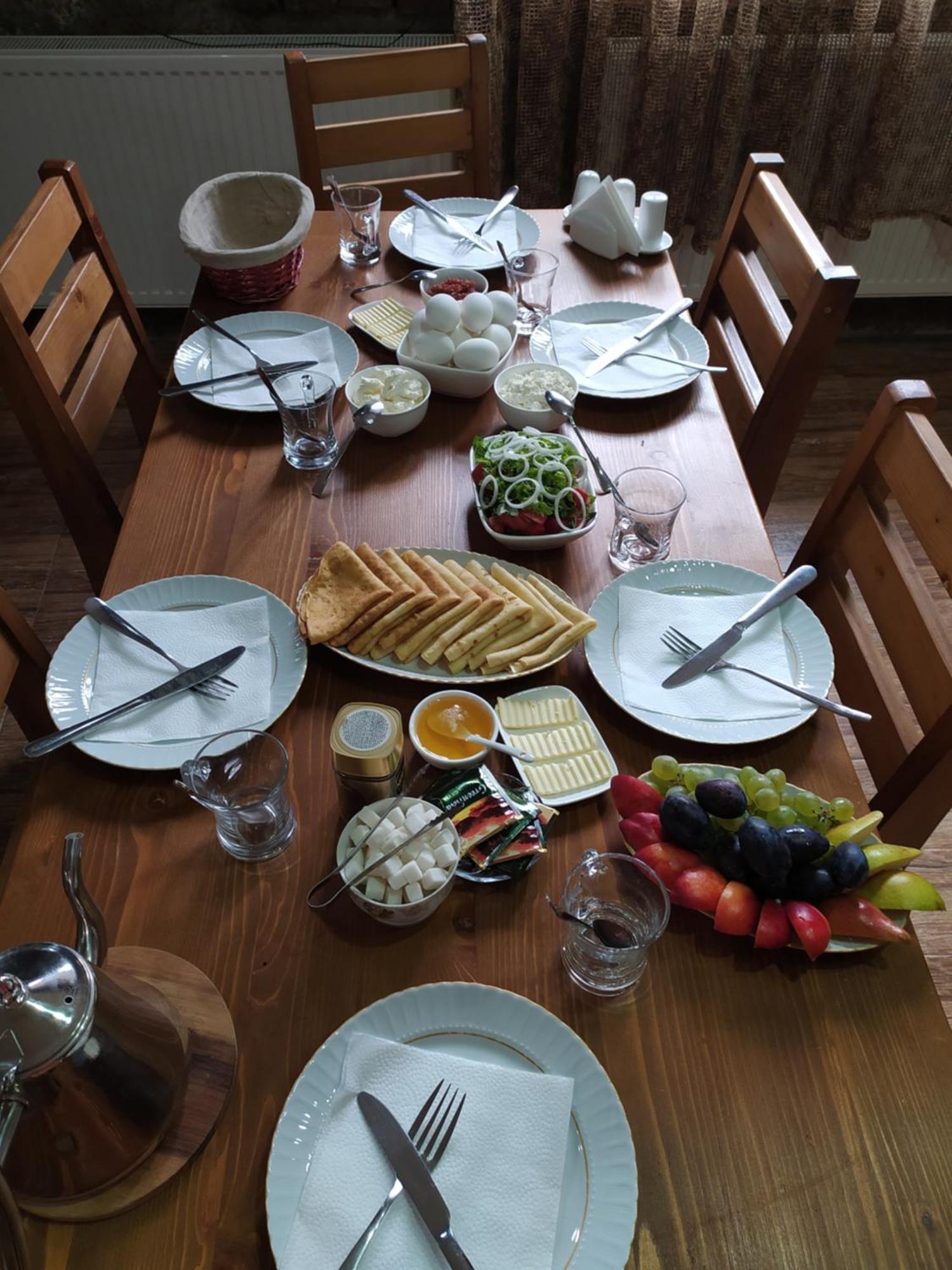 Gogichas Tower Hotel Боржоми Екстериор снимка
